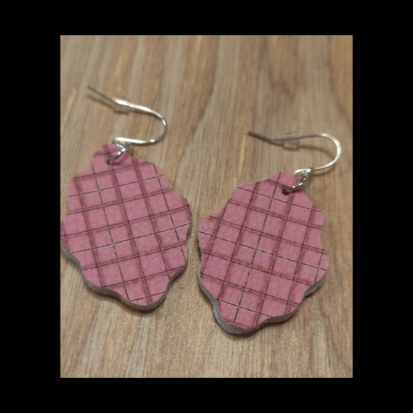 3/$20 Boho pink plaid faux leather earrings - Picture 2 of 3